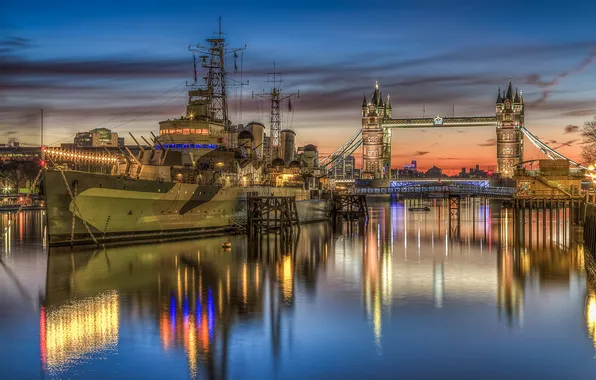 Picture bridge, ship, London
