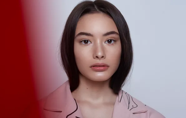 Picture portrait, brunette, Sofia Toledo