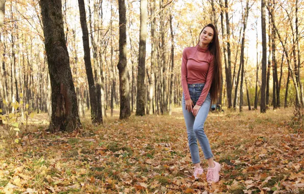 Picture autumn, girl, in jeans, in the woods