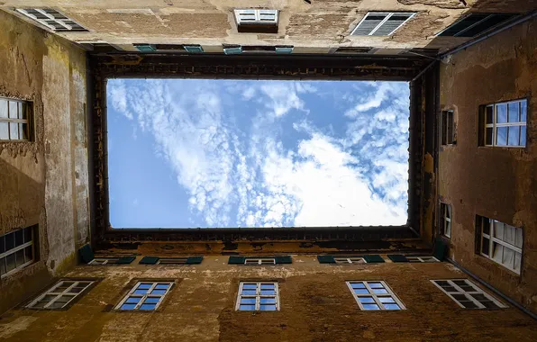 Picture the sky, the building, Windows