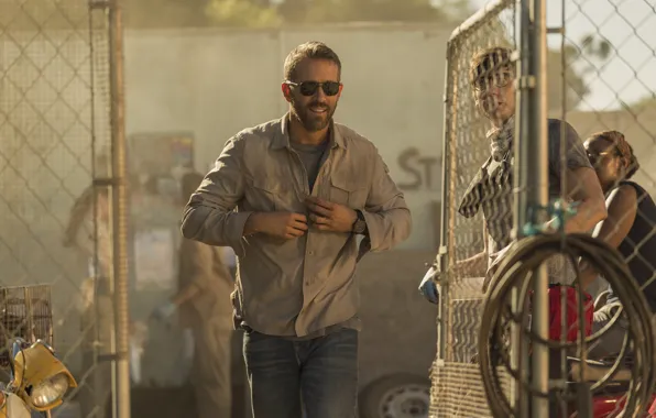 Pose, people, the fence, glasses, Ryan Reynolds, Ryan Reynolds, First, The phantom six