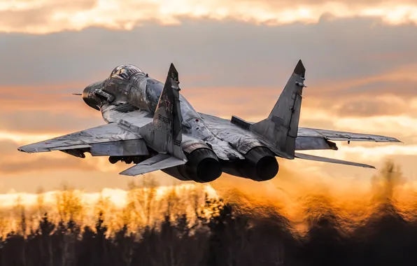 Picture the fourth generation, The Russian air force, Fulcrum, OKB MiG, The MiG-29SMT, Soviet multipurpose fighter, …