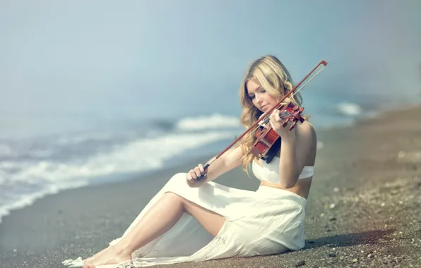 Picture shore, violinist, Kery Rut Garcia