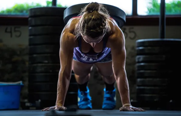 Picture pose, female, crossfit, weighing pushups