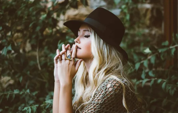 Picture girl, ring, hat, blonde