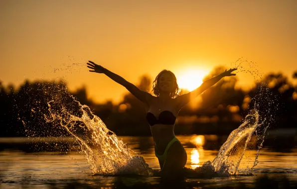 Swimsuit, look, the sun, sunset, squirt, nature, sexy, pose