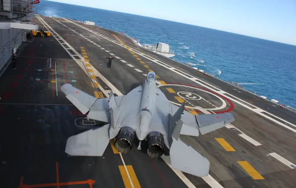 Picture the carrier, MiG-29 KUB, MiG-29KUB, folding wings, taxiing on vzletke
