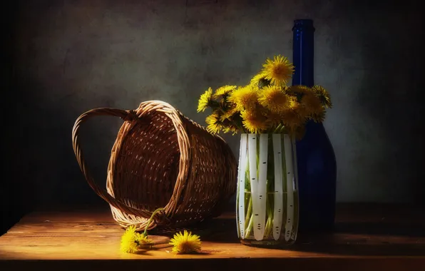 Light, flowers, style, the dark background, table, bottle, bouquet, yellow