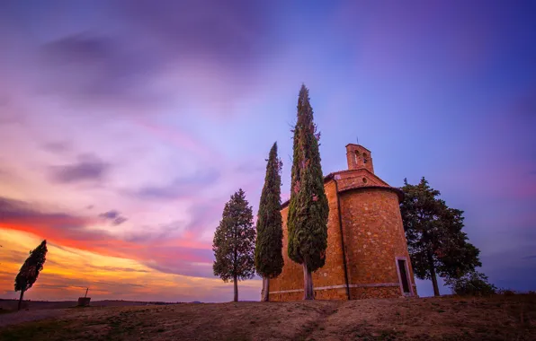 Picture Italy, chapel, Tuscany