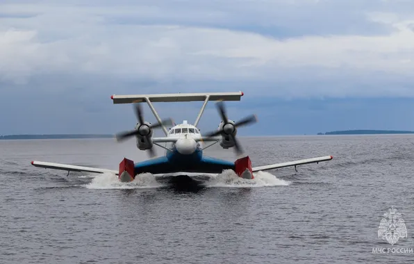 Water, rescuers, the plane, emercom of russia