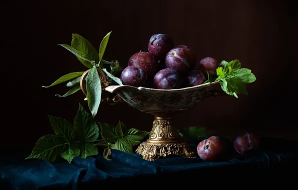 Picture drops, still life, plum