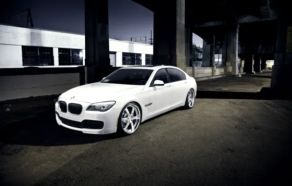 Picture white, night, BMW, BMW, white, 750Li, 7 Series, concrete pillars