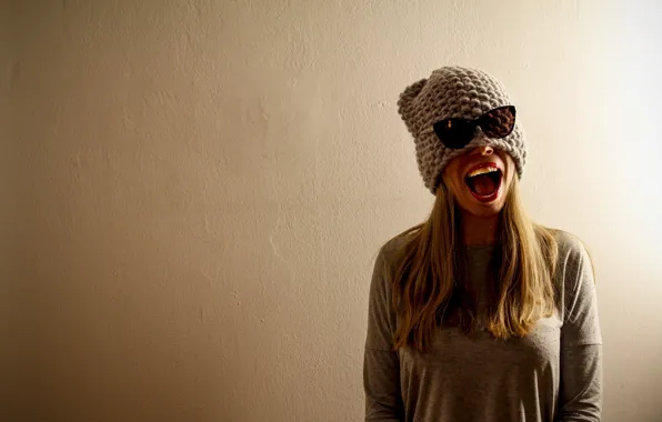 Picture girl, background, wall, mood, hat, mouth, glasses, mouth