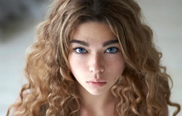 Picture look, portrait, freckles, curls, Sonia