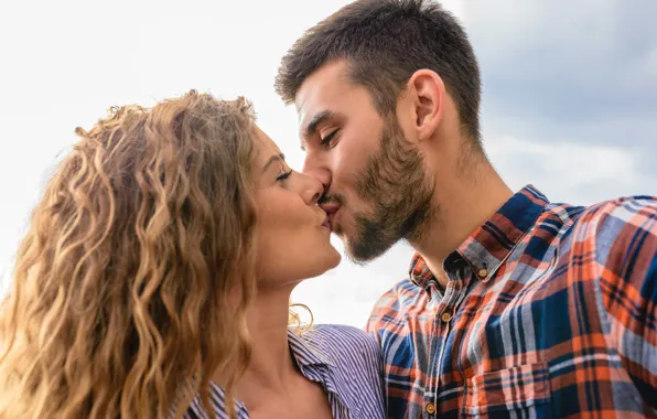 Picture girl, happiness, kiss, guy, lovers