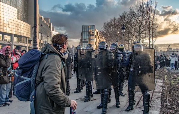 Picture the city, street, the opposition