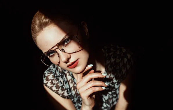 Picture look, face, pose, model, hand, portrait, makeup, dress, glasses, hairstyle, beauty, black background, bokeh, Carla …