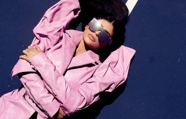 Picture girl, glasses, jacket, lies, Kylie Jenner, Kylie Jenner