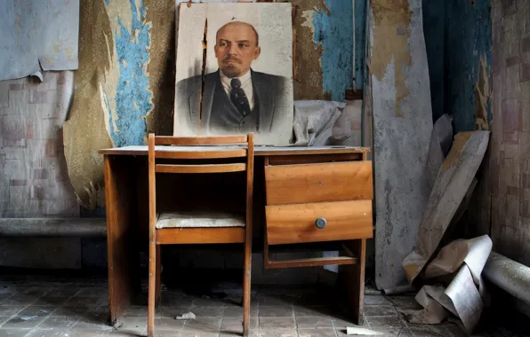 Picture table, chair, Lenin, stuff