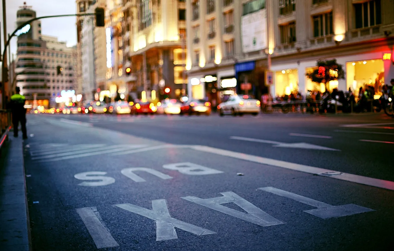 Photo wallpaper road, machine, asphalt, lights, street, people, building, the evening
