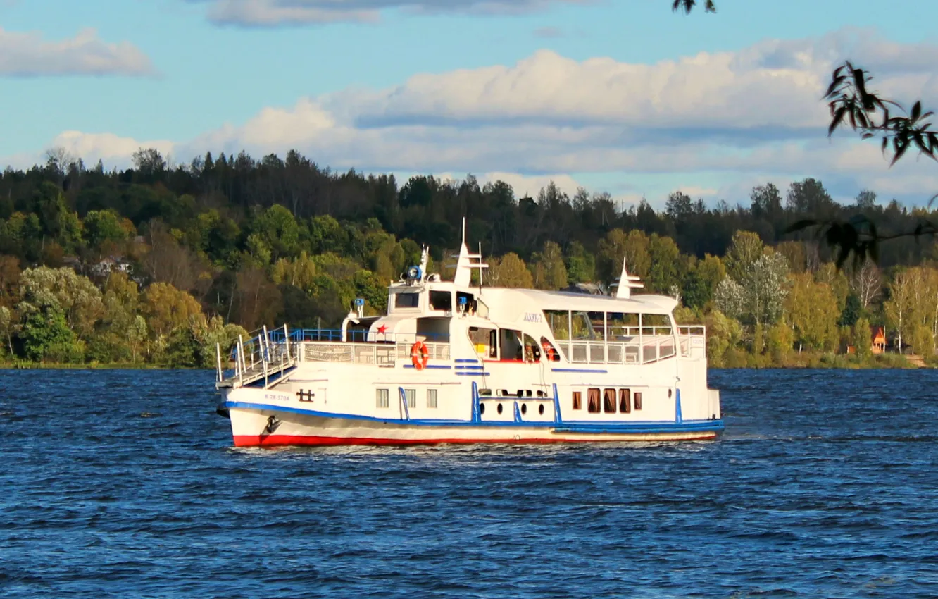 Photo wallpaper ship, a pleasure, river