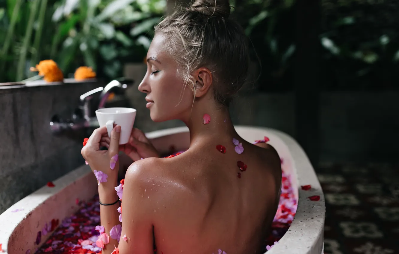 Photo wallpaper girl, mood, tea, back, bath, taking a bath