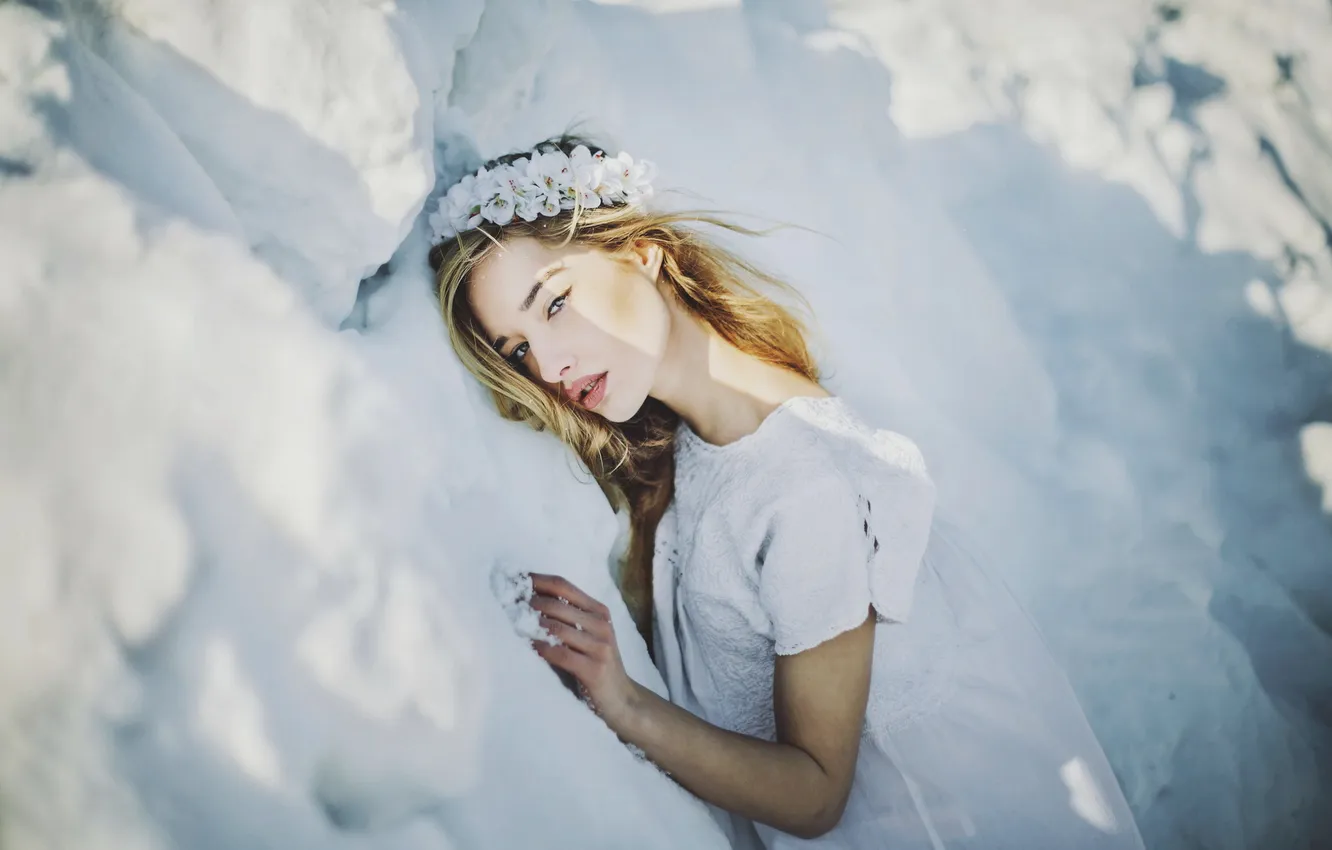 Photo wallpaper winter, girl, snow