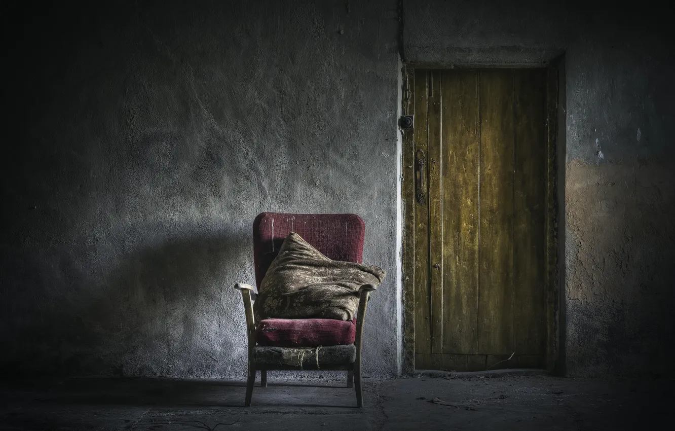 Photo wallpaper wall, the door, chair