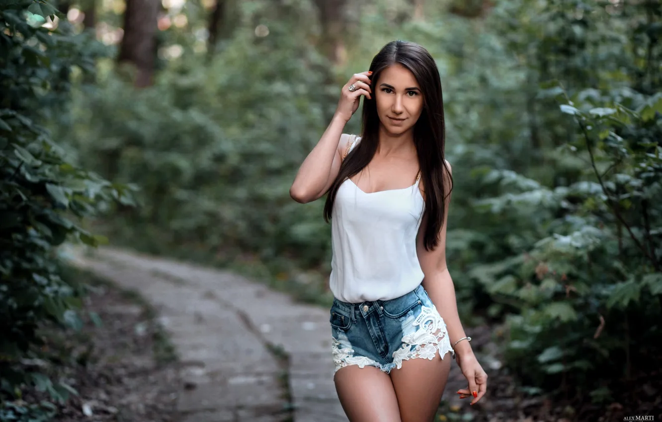 Photo wallpaper look, trees, sexy, pose, Park, model, shorts, portrait