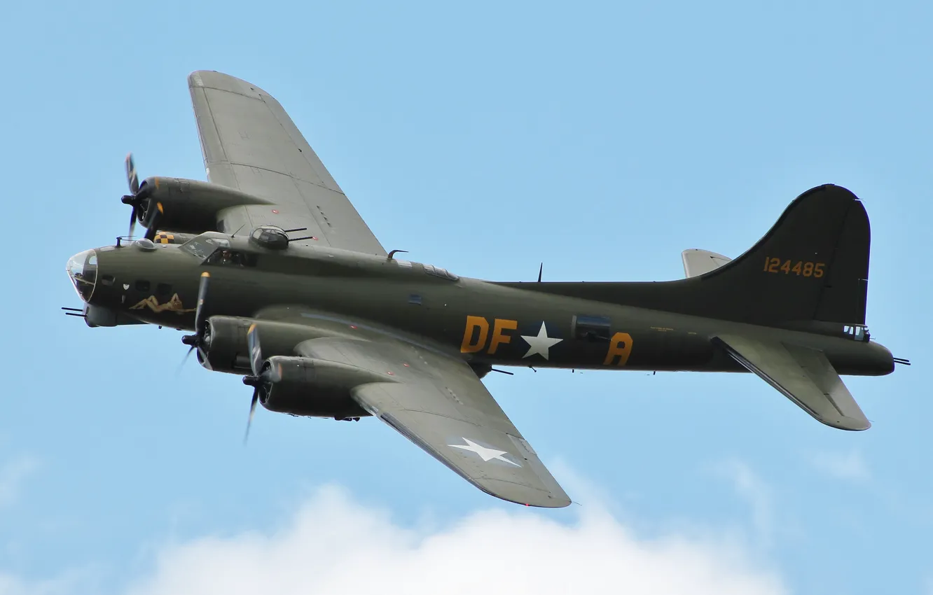 Photo wallpaper flight, bomber, four-engine, heavy, Flying Fortress, The "flying fortress", Boeing B-17