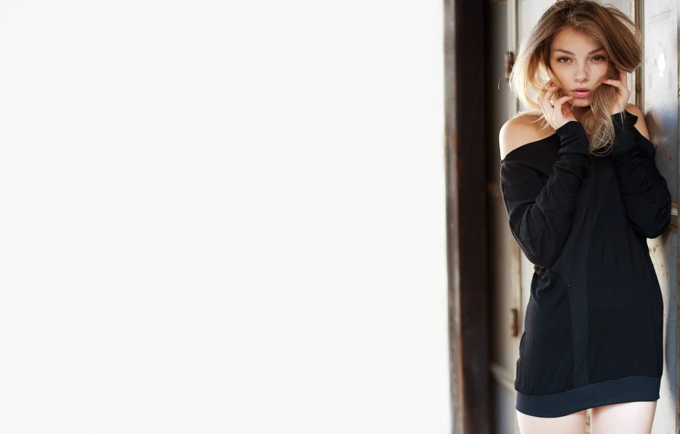 Photo wallpaper girl, hair, brunette, peer, hair, look