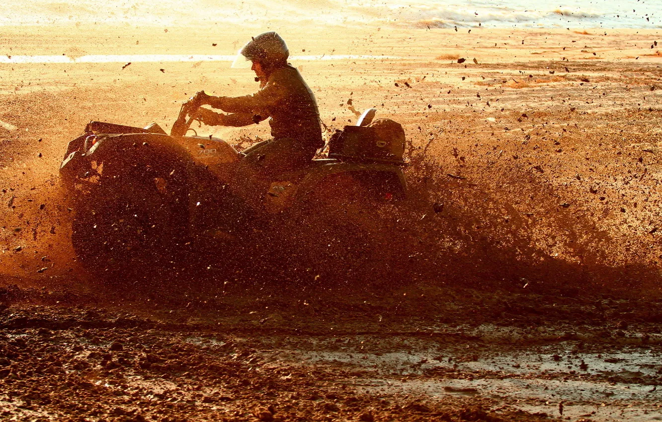 Photo wallpaper drops, squirt, speed, the situation, dirt, helmet, ATV, slush