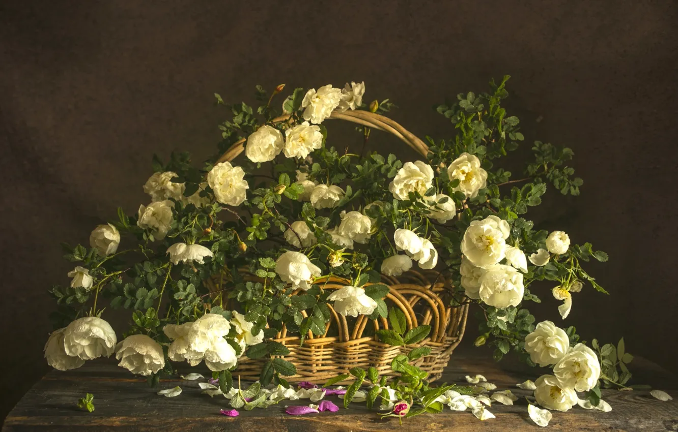 Photo wallpaper basket, roses, composition