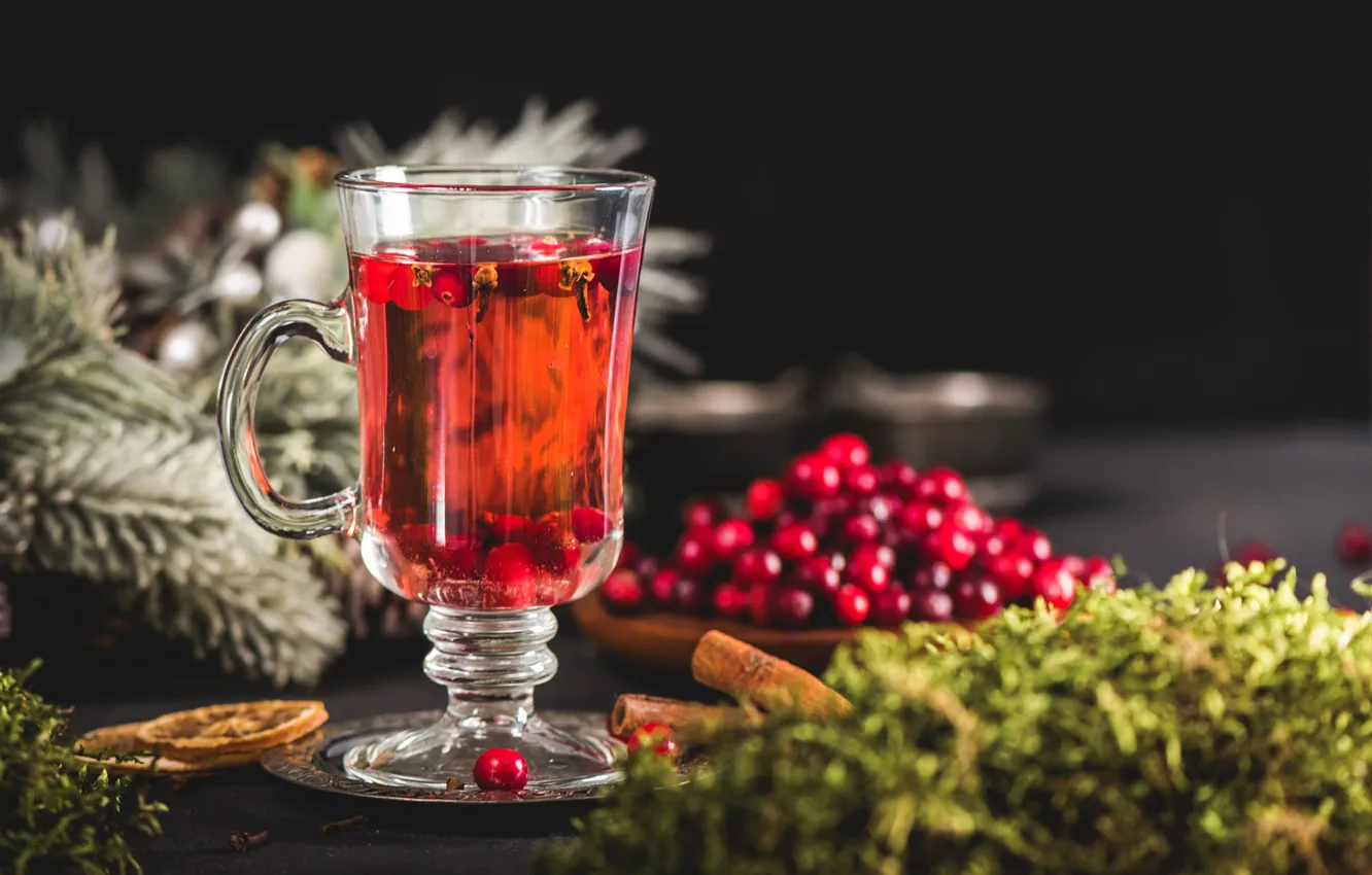 Photo wallpaper glass, branches, red, berries, the dark background, lemon, tea, glass