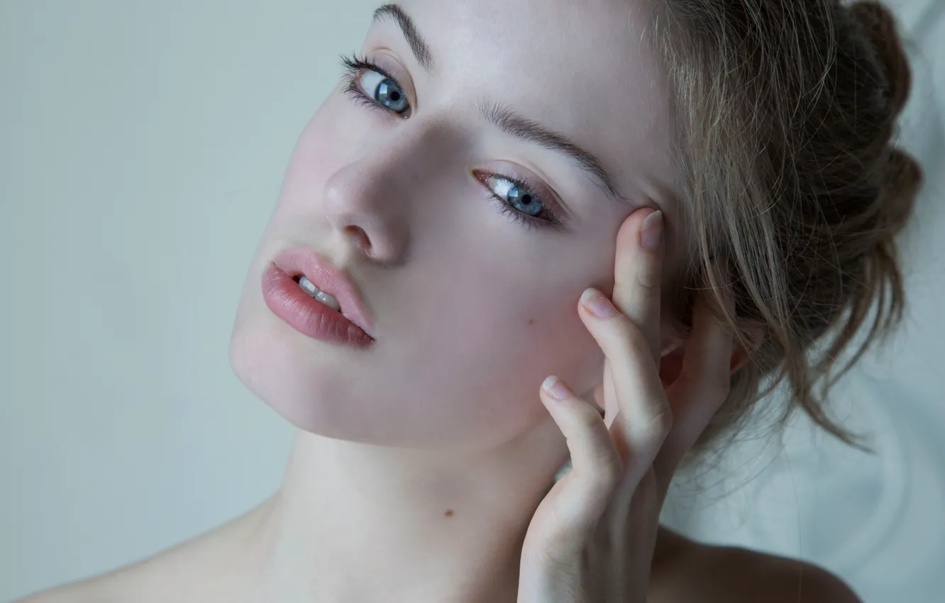 Photo wallpaper sponge, teeth, curls, Greta Larosa