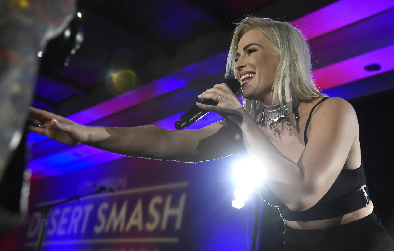 Photo wallpaper microphone, Natasha Bedingfield, Desert Smash, Natasha Bedingfield, English pop singer