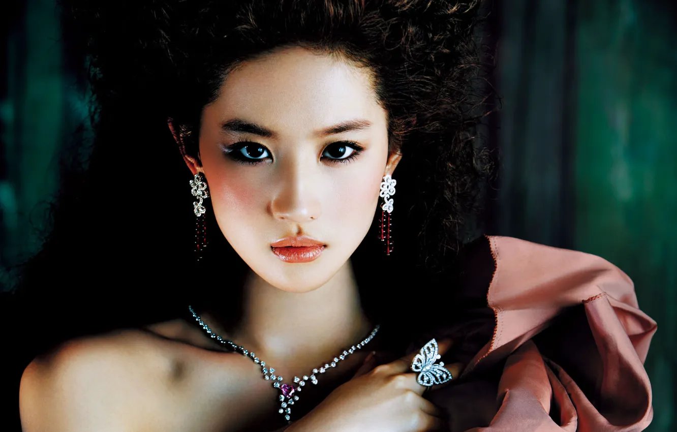 Photo wallpaper girl, butterfly, model, hairstyle, decoration, beautiful, curly, Liu Yifei