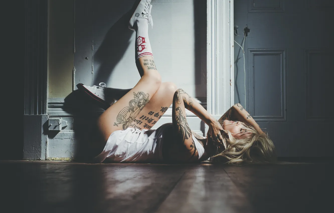 Photo wallpaper girl, model, hair, tattoo, sara fabel