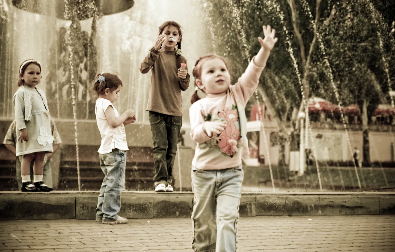 Photo wallpaper children, fountain, Park, fun