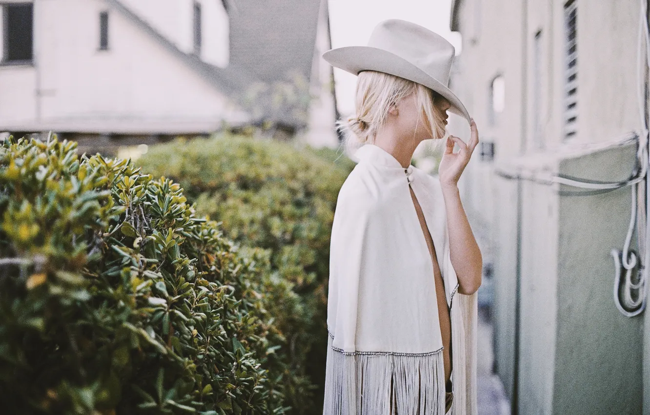 Photo wallpaper hat, houses, bokeh, lips, hair, belly, Cowgirl, fringe jacket