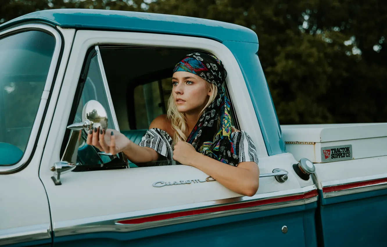 Photo wallpaper machine, look, girl, blonde, car, shawl, manicure