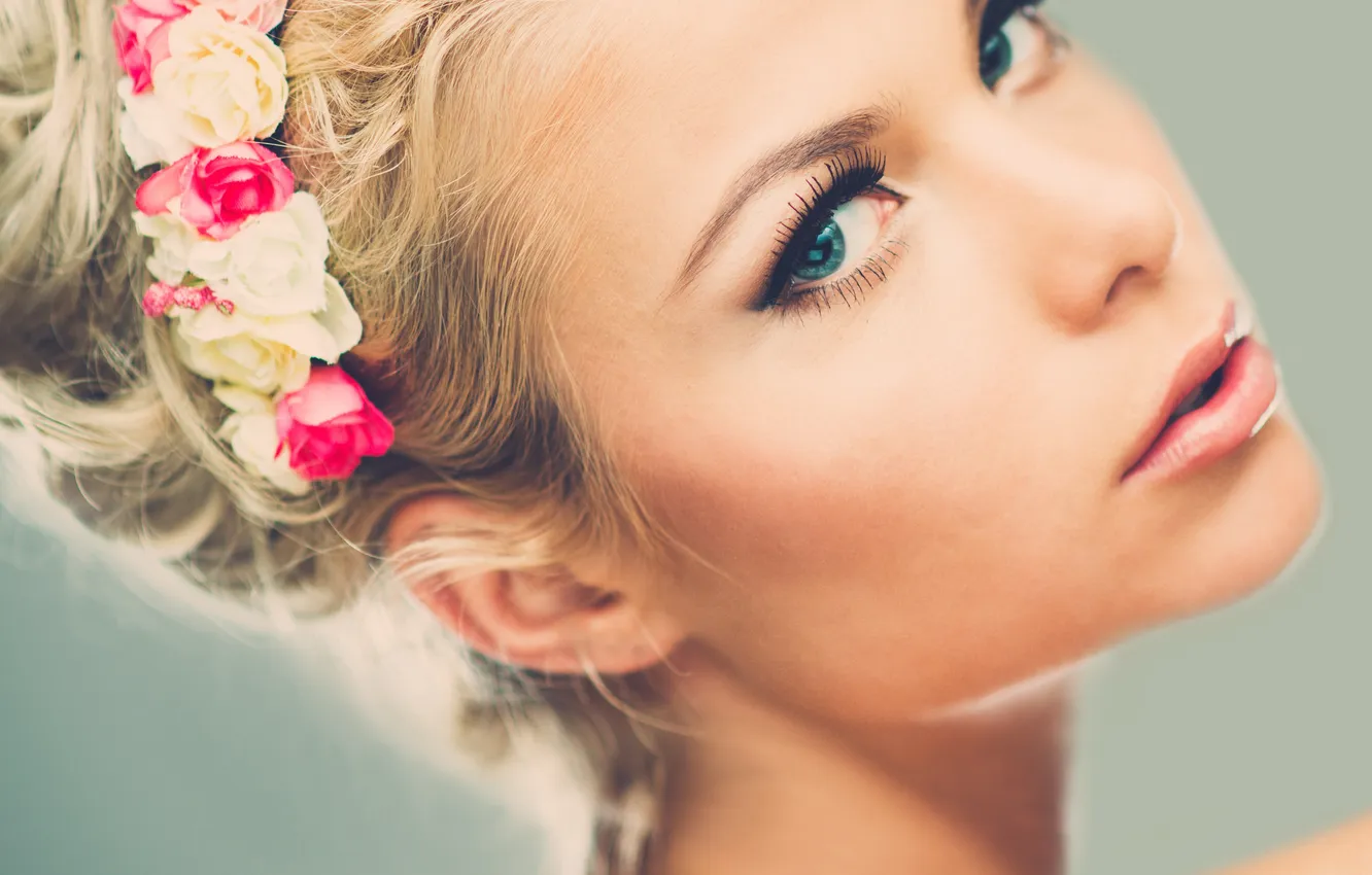 Photo wallpaper girl, flowers, face, retro, focus, bokeh