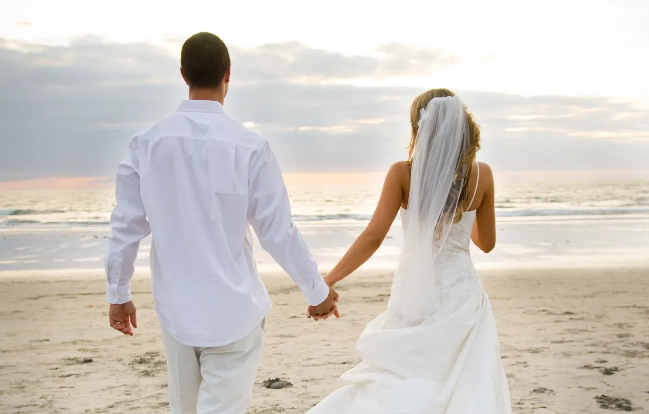 Photo wallpaper beach, love, the ocean, love, the bride, veil, wedding, the couple