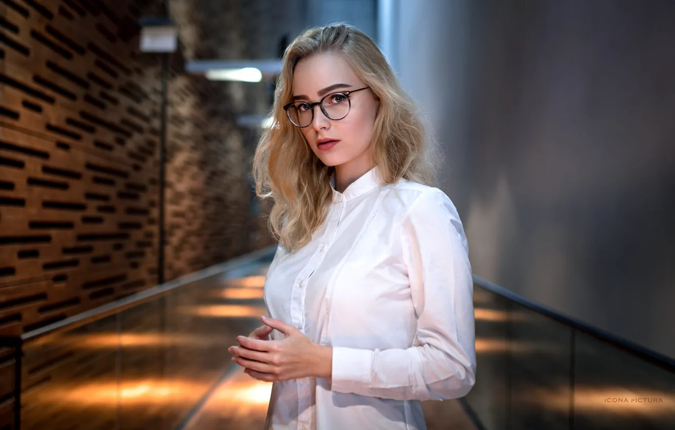 Photo wallpaper look, pose, background, model, lamp, portrait, makeup, glasses