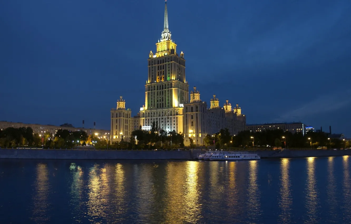 Photo wallpaper river, boat, the hotel