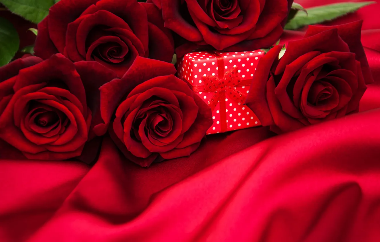 Photo wallpaper red, background, gift, roses, bouquet, red, fabric, buds