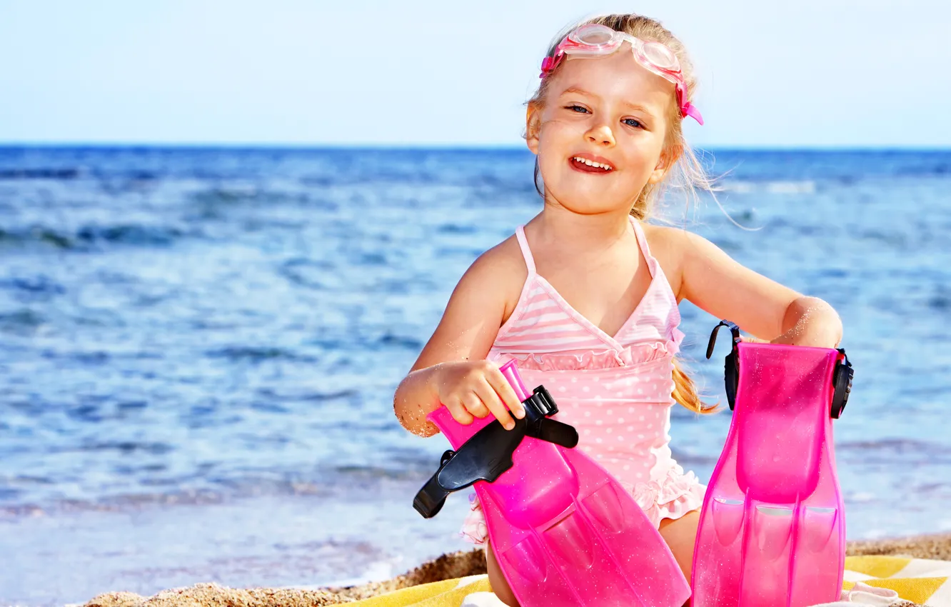 Photo wallpaper sand, sea, joy, shore, glasses, sea, coast, child