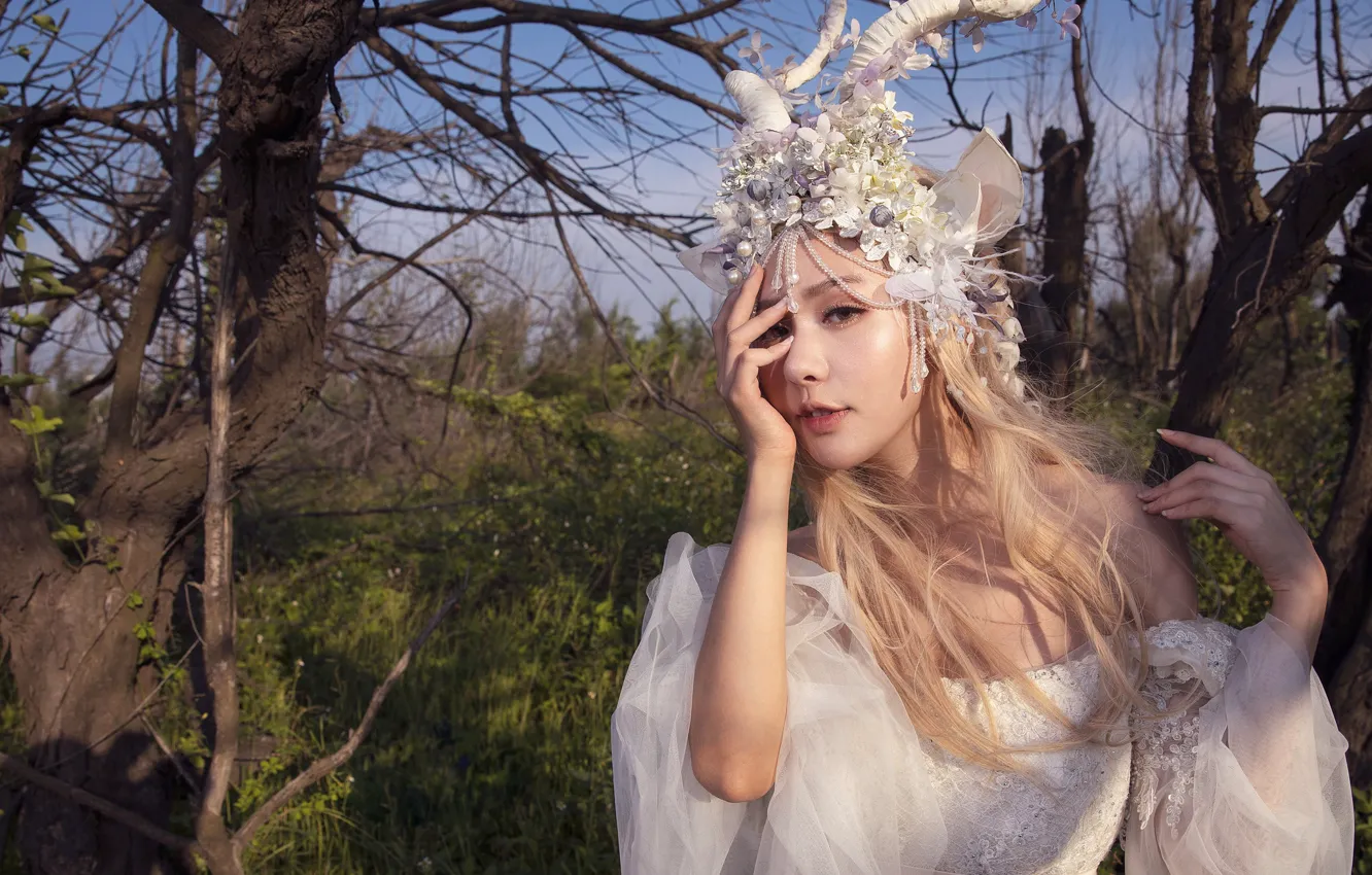 Photo wallpaper look, girl, trees, branches, nature, face, pose, style