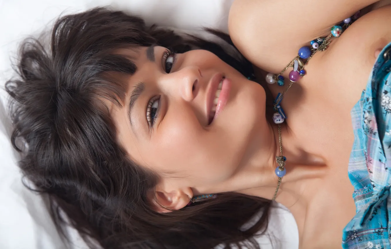 Photo wallpaper girl, smile, beads, brown hair, shoulders, charm, brown-eyed
