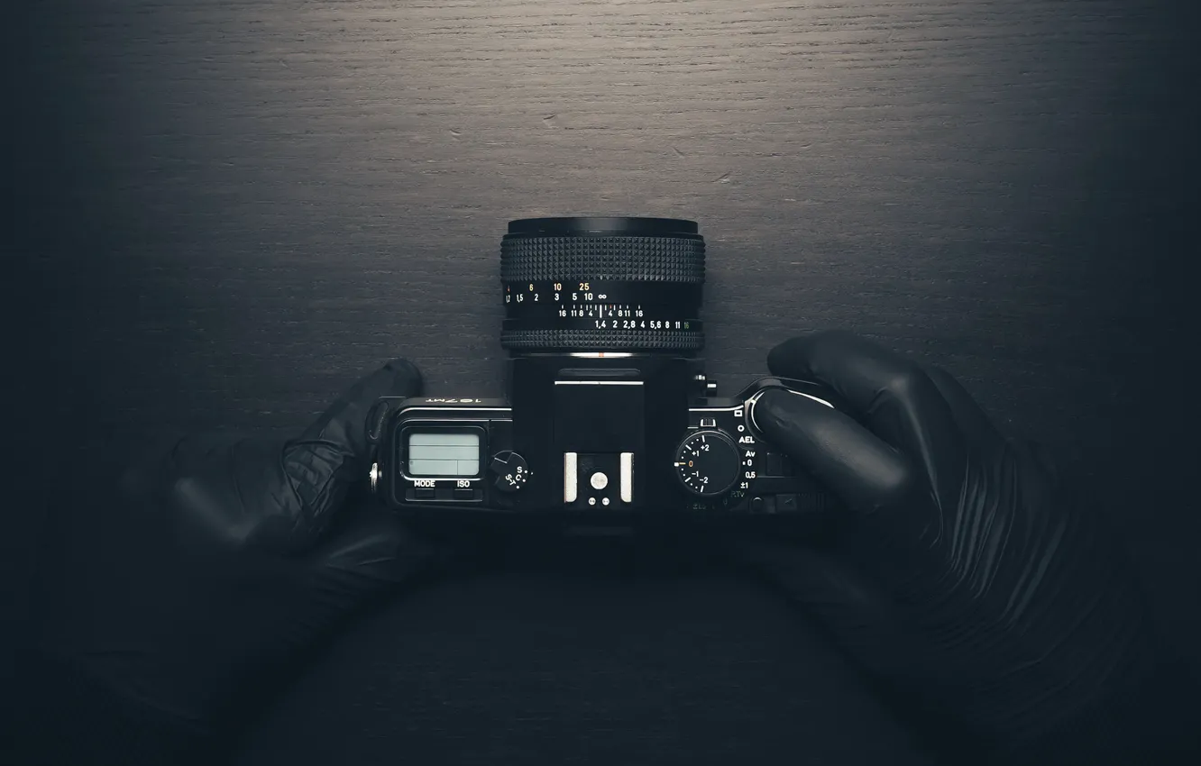 Photo wallpaper camera, hands, gloves
